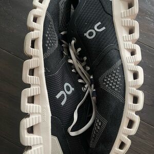 ON Running Cloudswift Sneakers Size 9 Black White CloudTec Lightweight Trainers